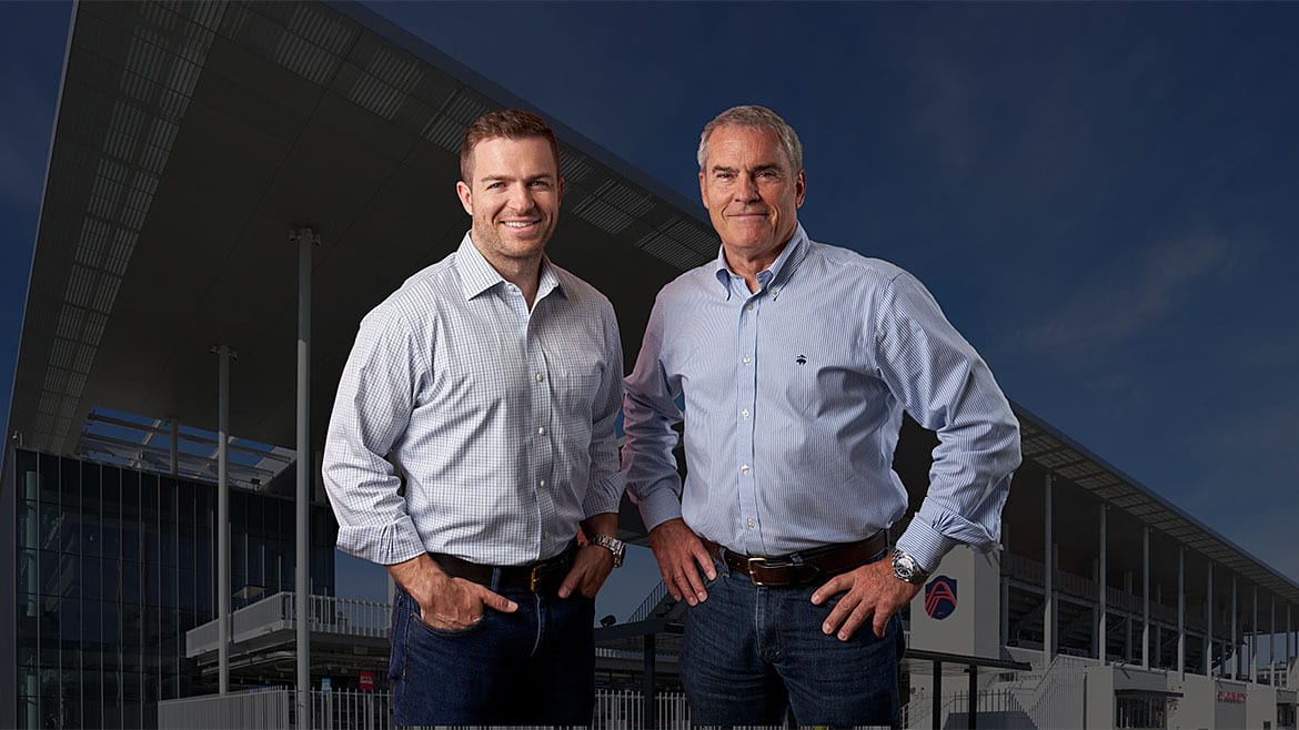 Facial expression, Dress shirt, Formal wear, White-collar worker, Collar, Smile, Standing