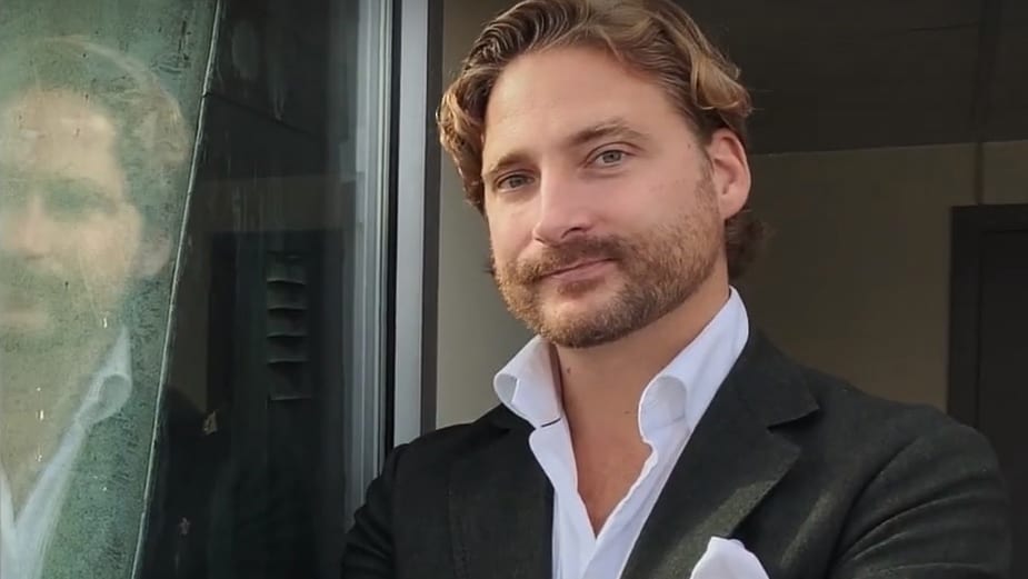 Facial hair, Formal wear, Dress shirt, White-collar worker, Collar, Beard, Moustache, Blazer, Suit