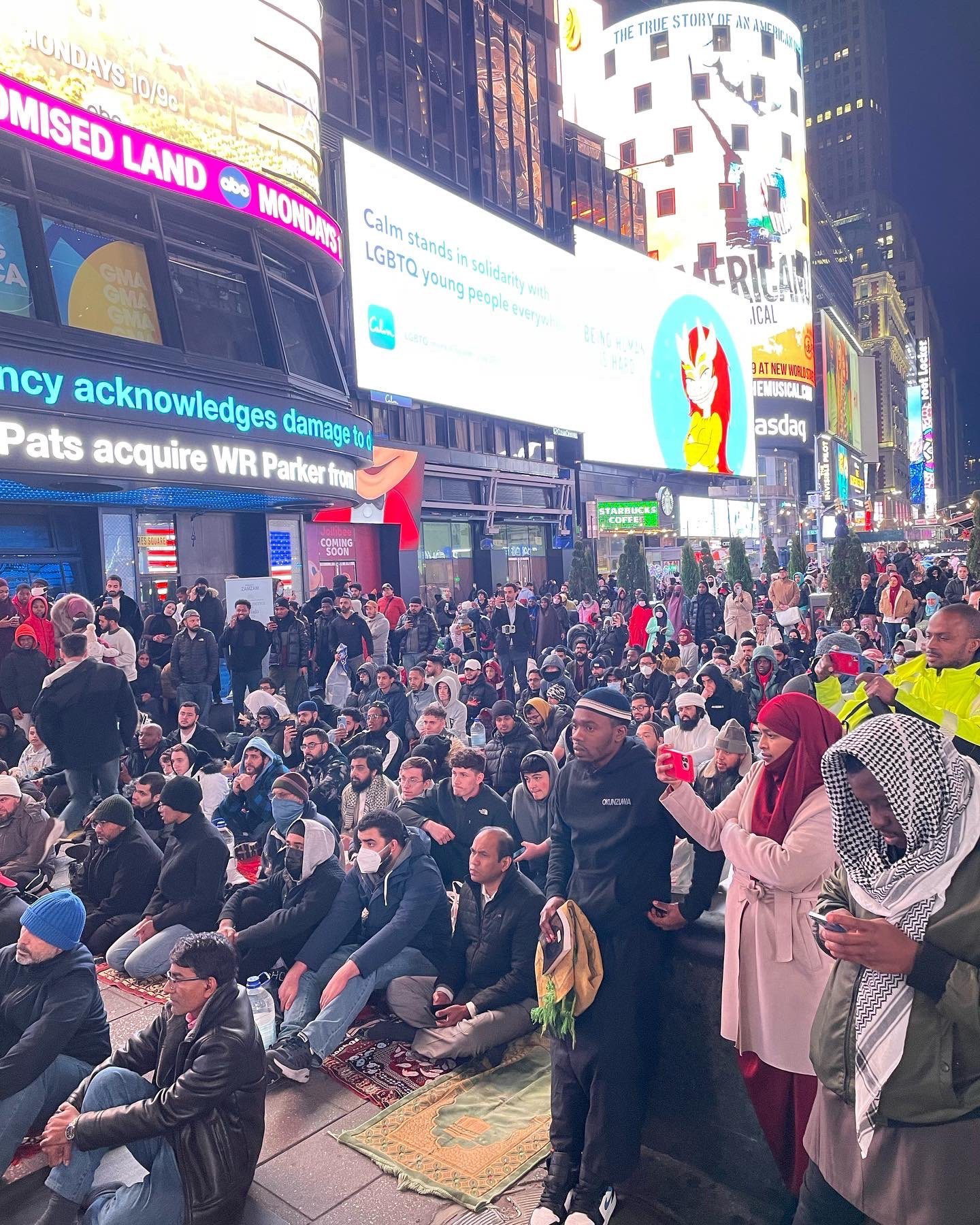Public space, Crowd, Fan