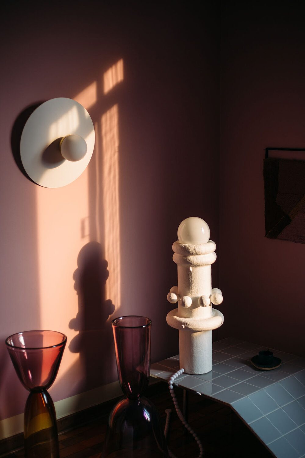 Interior design, Material property, Light, Lighting, Flooring, Floor, Wood, Lamp