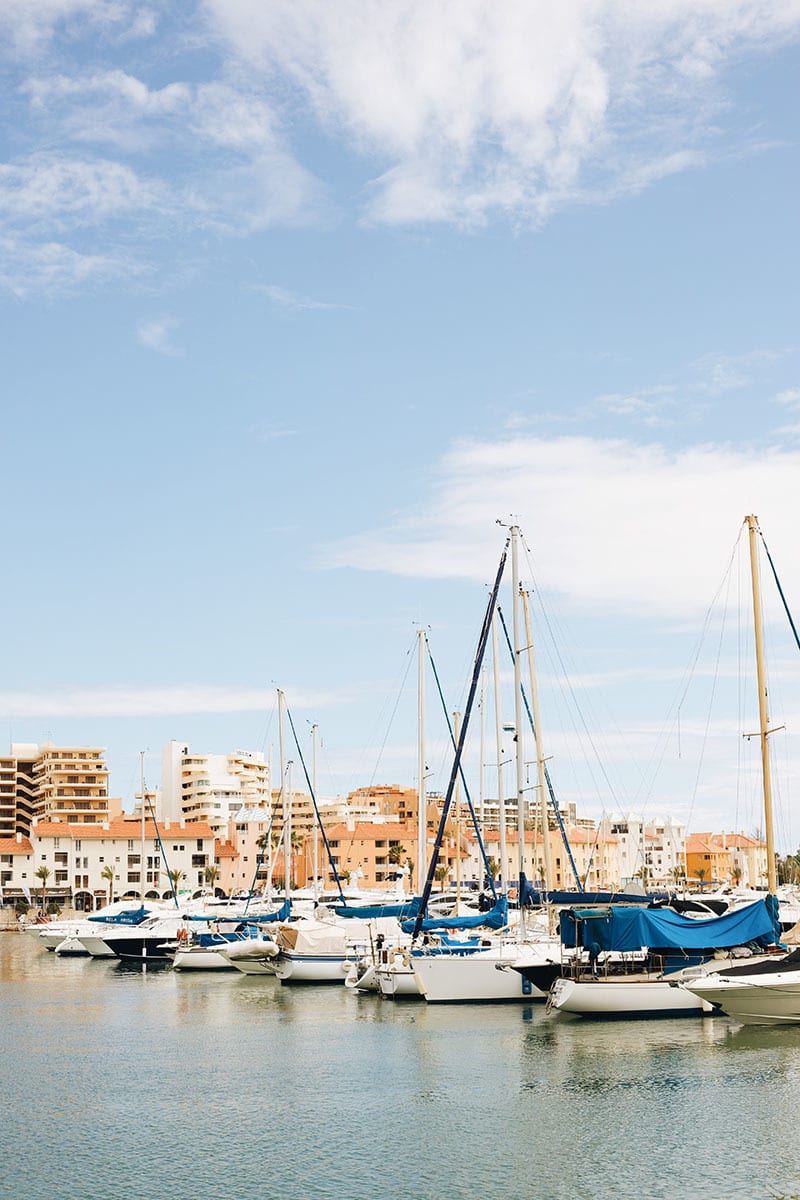 Sky, Boat, Water, Cloud, Watercraft, Vehicle, Mast, Sailboat, Building, Lake