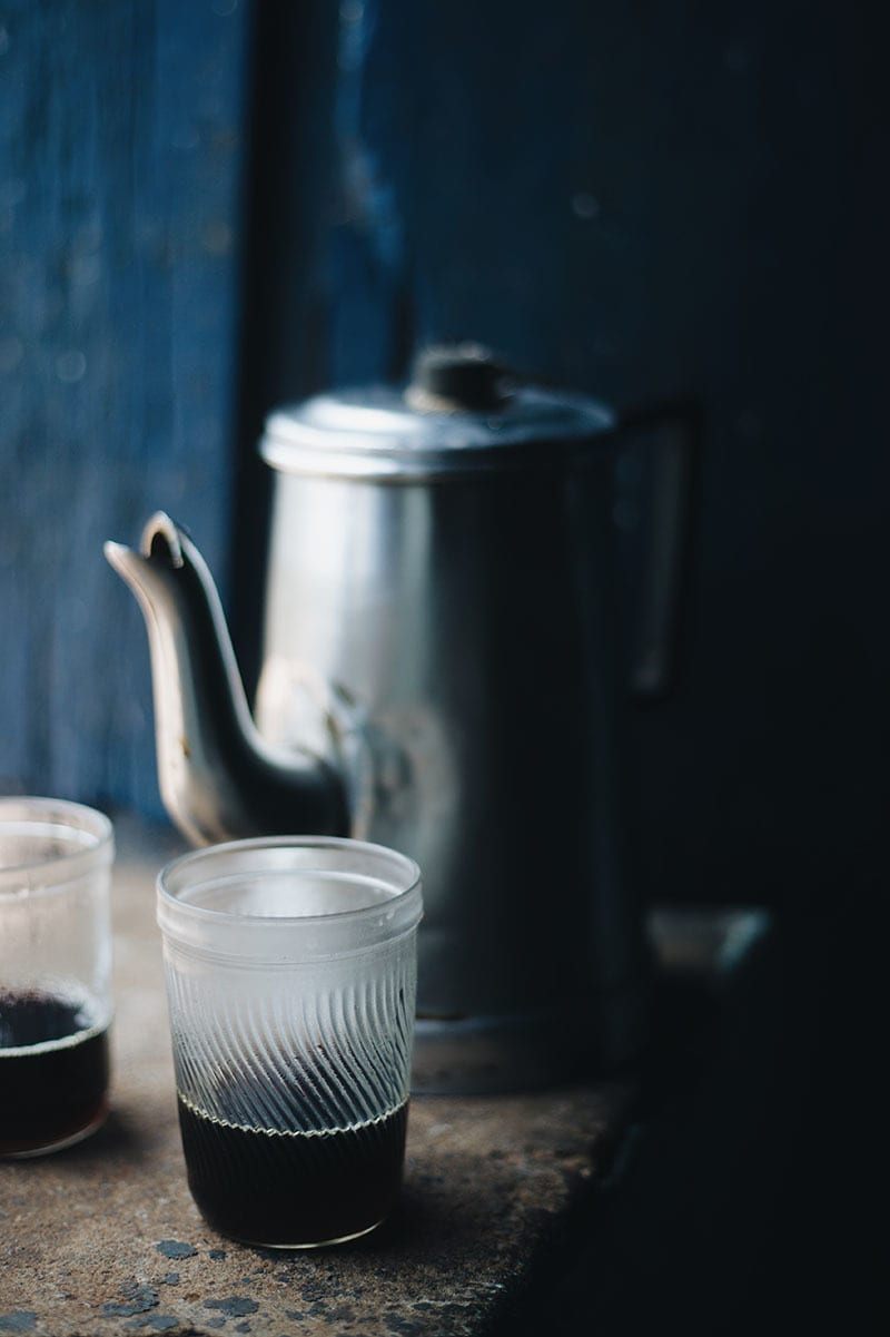 Kona coffee, Tableware, Liquid, Drinkware, Cup, Dishware, Fluid, Serveware, Drink