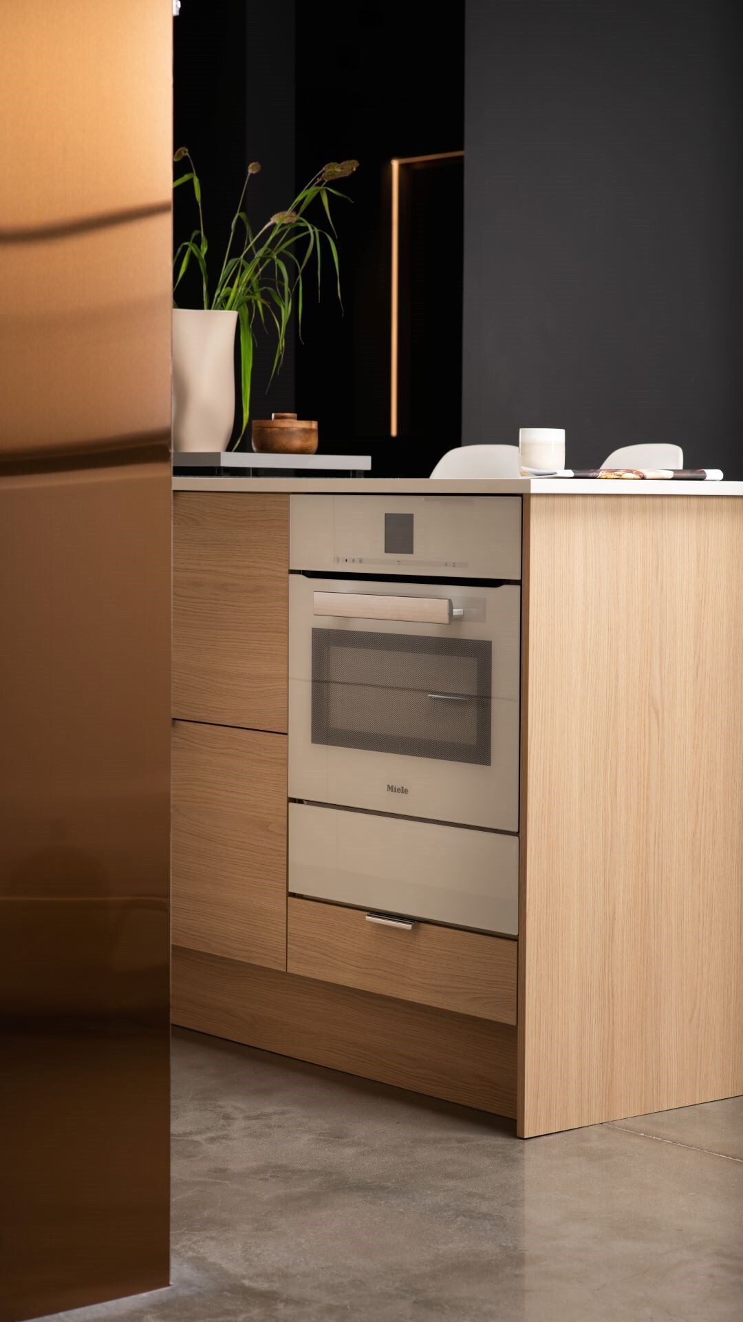 Chest of drawers, Computer desk, Cabinetry, Furniture, Plant, Drawer, Wood, Dresser, Floor