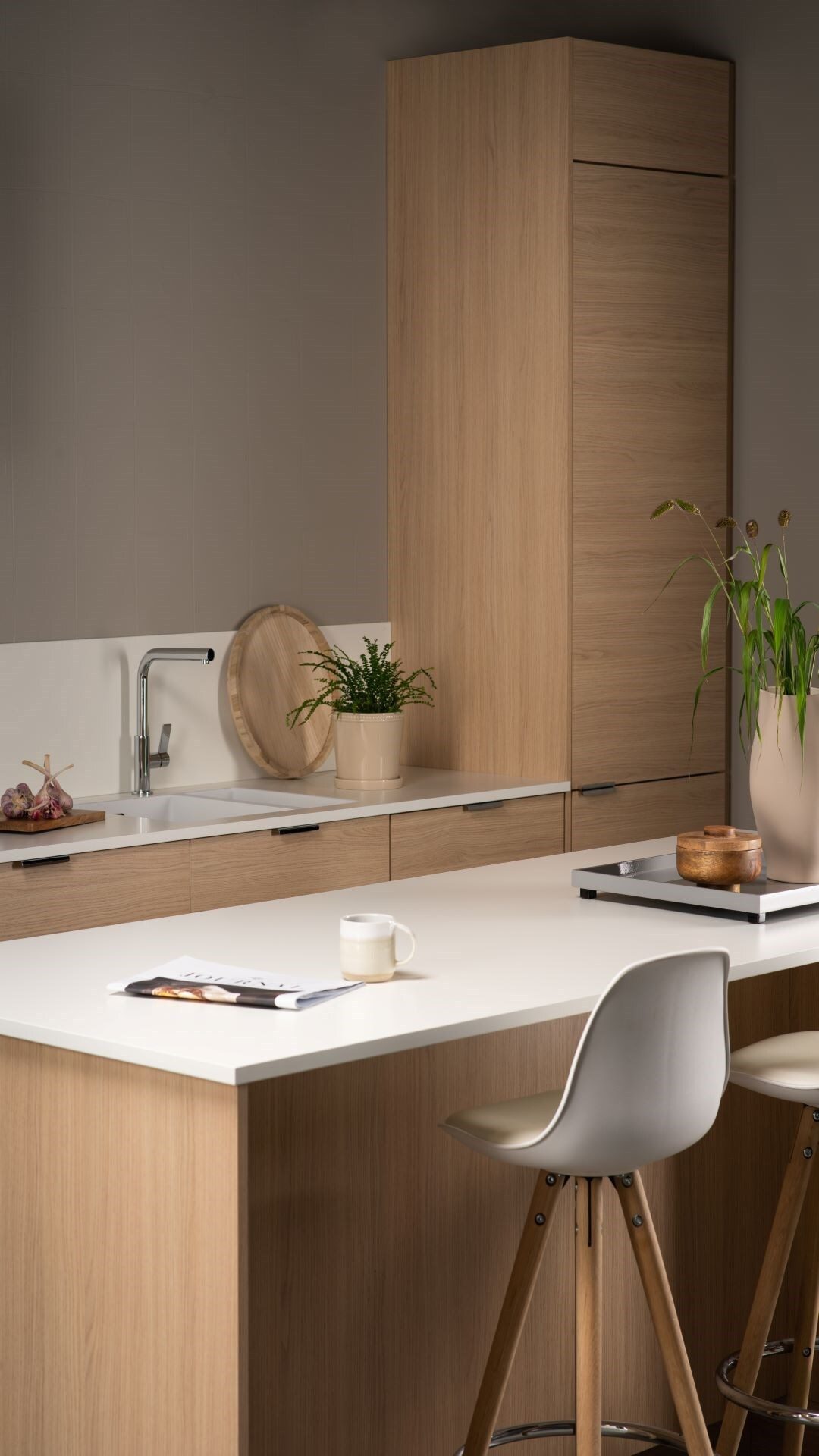 Interior design, Plant, Furniture, Table, Wood, Houseplant, Shelving, Grey, Flooring, Flowerpot