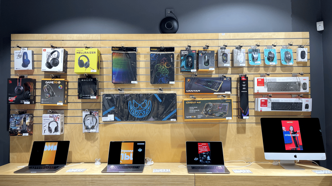 Personal computer, Audio equipment, Automotive design, Laptop, Gadget