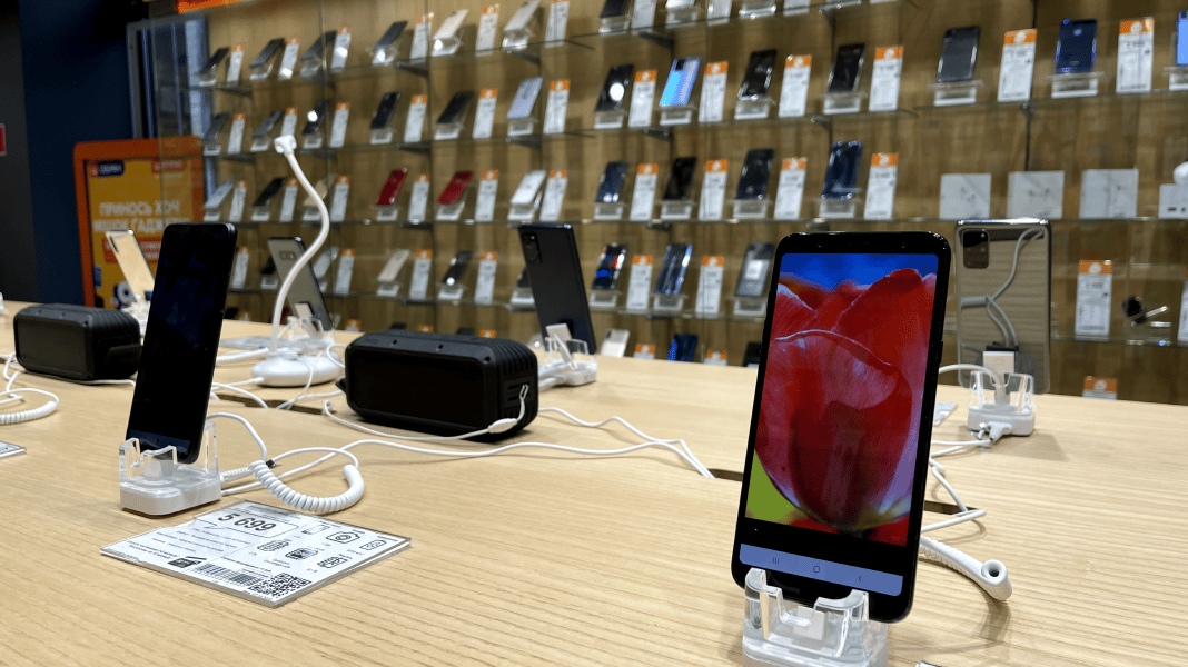 Communication Device, Audio equipment, Mobile phone, Table, Gadget