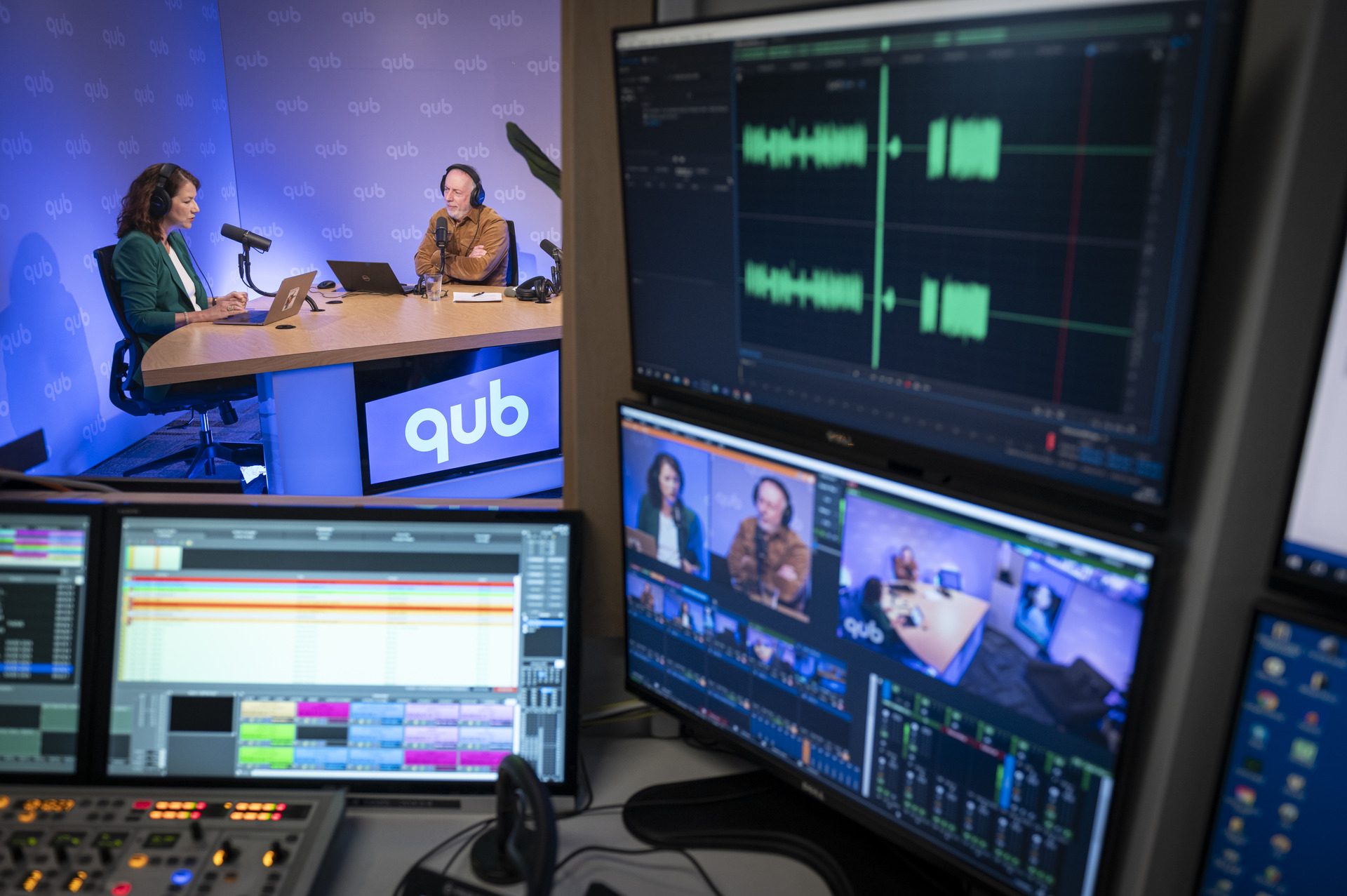 Electronic device, Computer monitor, Audio equipment, Peripheral, Electronics, Studio