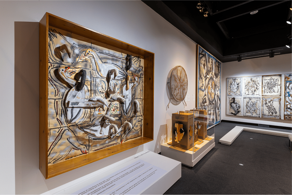 Picture frame, Interior design, Art museum, Visual arts, Tourist attraction, Exhibition