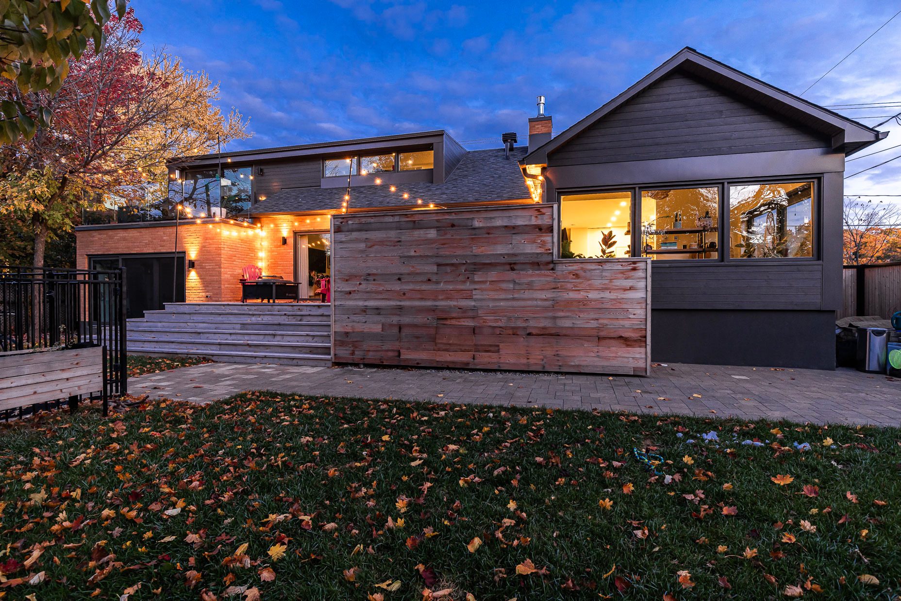 Road surface, Sky, Cloud, Plant, Tree, Building, Lighting, Architecture, Sunlight, Landscape