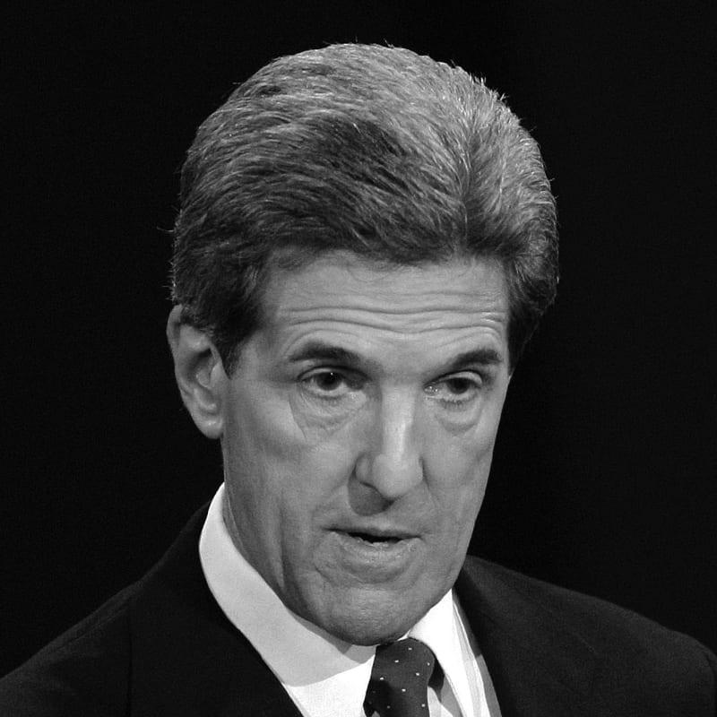 Dress shirt, Forehead, Nose, Hair, Eyebrow, Eye, Tie, Jaw, Collar