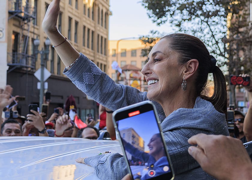 Public space, Hand, Smile, Building, Human, Sky, Gesture, Happy, Community, Crowd