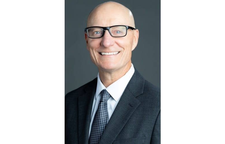 Vision Care, Eyewear, Chin, Glasses, Eyebrow, Forehead, Smile, Collar, Skin, Face