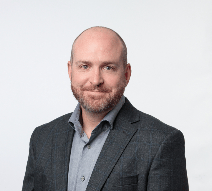 Dress shirt, Hair, Smile, Beard, Jaw, Neck, Sleeve, Gesture, Collar