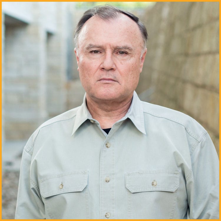 Dress shirt, Forehead, Face, Sleeve, Gesture, Collar