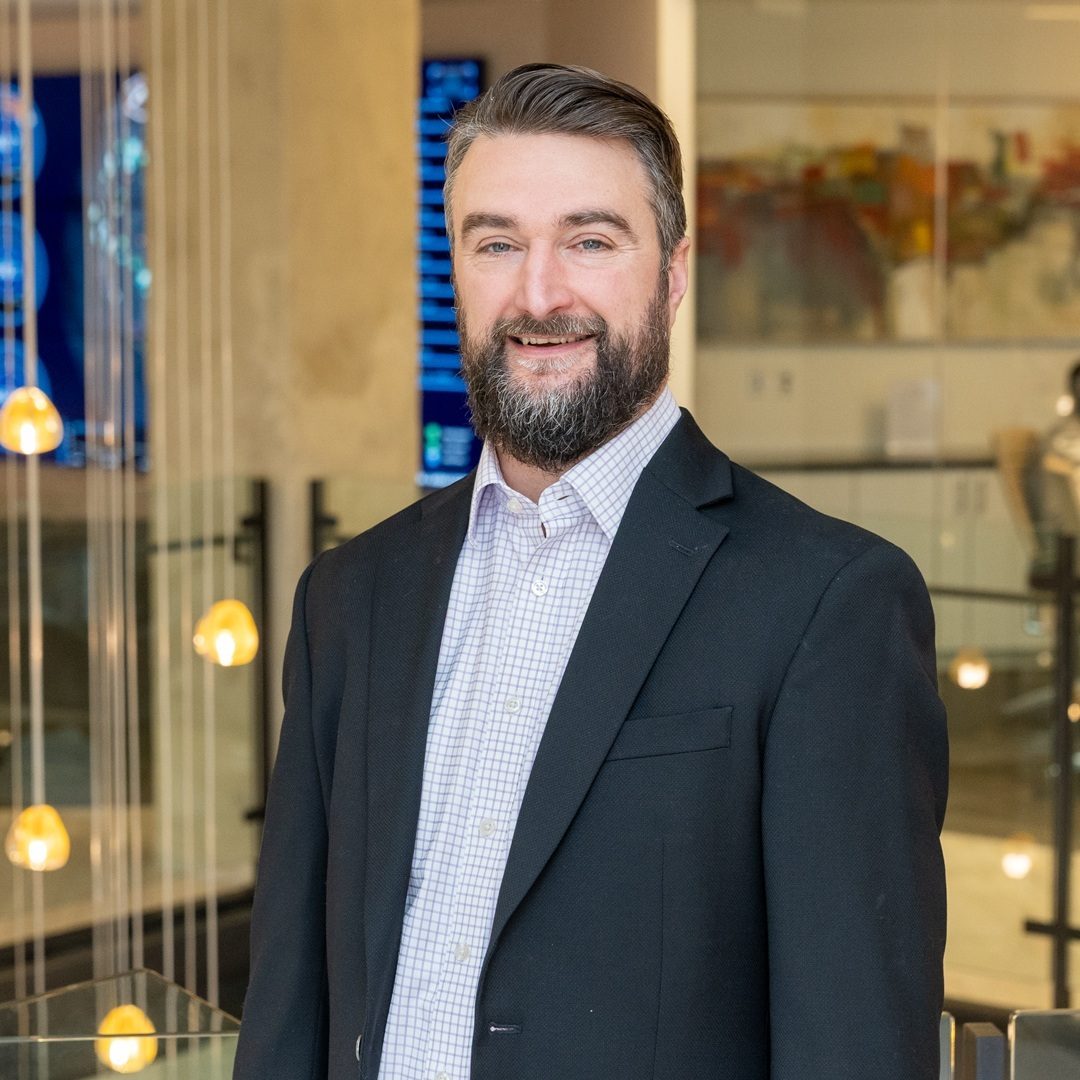 Facial hair, Formal wear, Dress shirt, Sleeve, Collar, Smile, Standing, Blazer, Beard