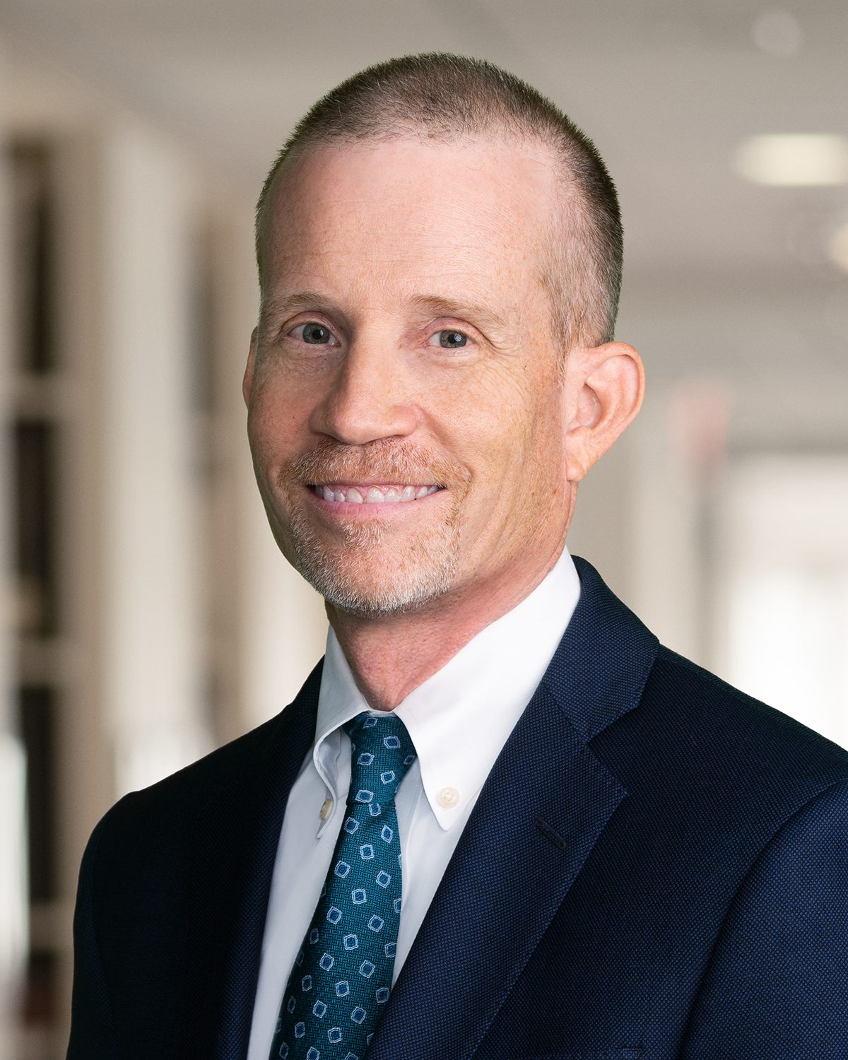 Dress shirt, Forehead, Smile, Chin, Eyebrow, Tie, Sleeve, Collar, Suit