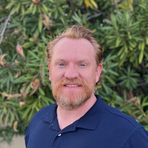 Facial hair, Dress shirt, Clothing, Forehead, Eye, Beard, Sleeve, Smile, Collar