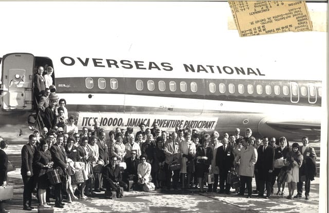 Motor vehicle, Style, Crowd