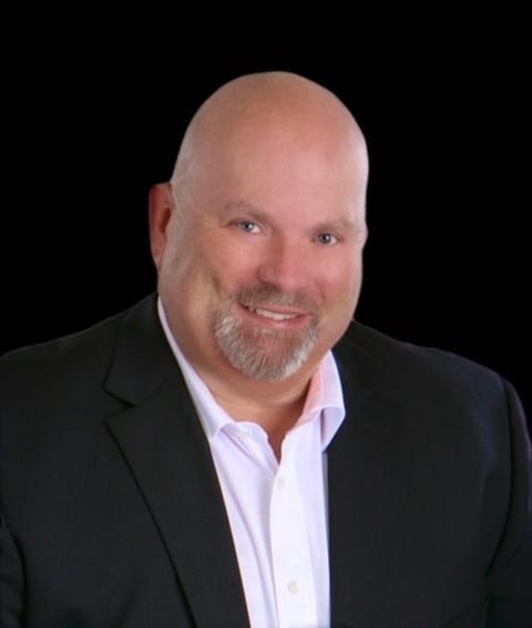 Dress shirt, Forehead, Smile, Jaw, Sleeve, Gesture, Beard, Collar