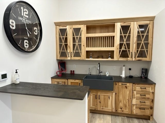 Kitchen sink, Interior design, Cabinetry, Countertop, Furniture, Tap, Wood, Shelf