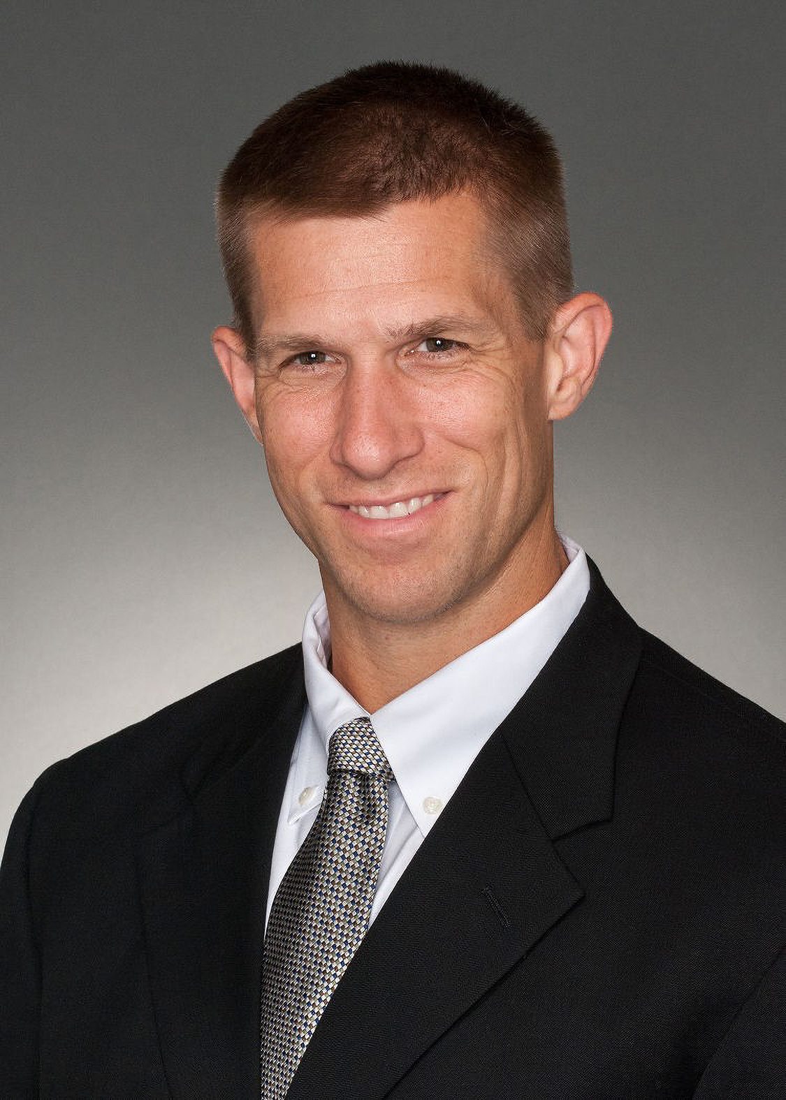 Dress shirt, Forehead, Smile, Eyebrow, Sleeve, Tie, Gesture, Collar, Suit