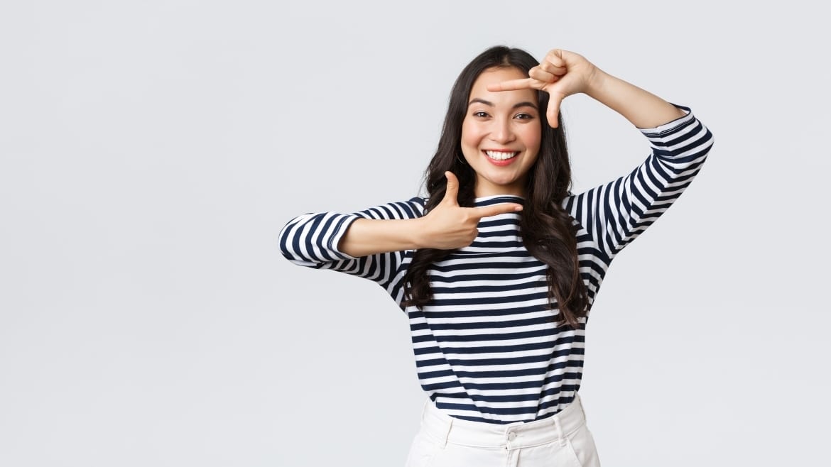 Human body, Flash photography, Smile, Joint, Hand, Arm, Shoulder, Neck, Happy, Sleeve