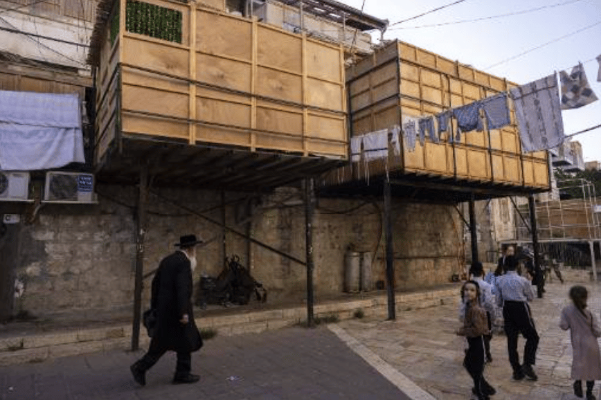 Road surface, Clothing, Building, Infrastructure, Neighbourhood