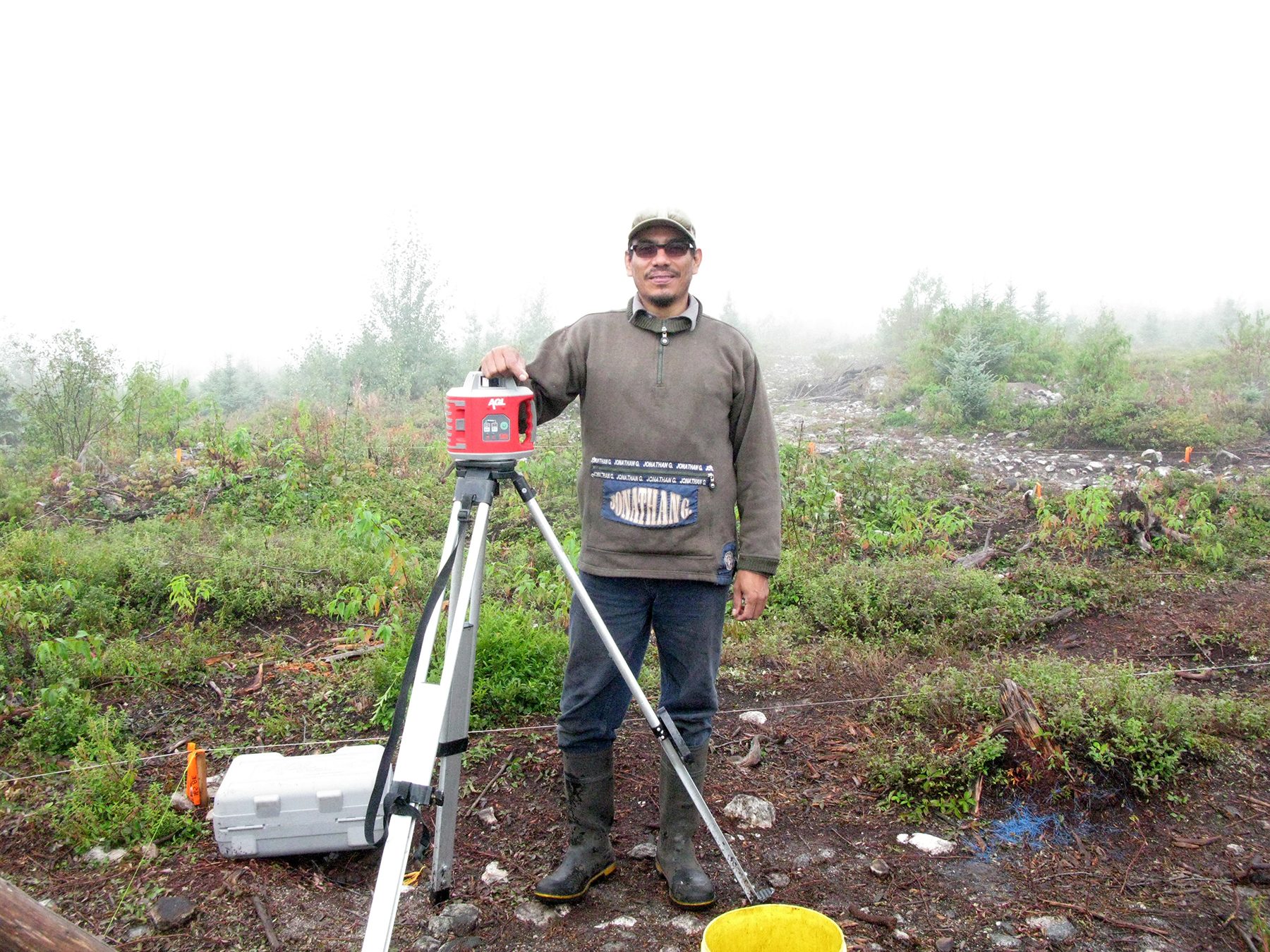 Plant, Theodolite, Sky, Grass