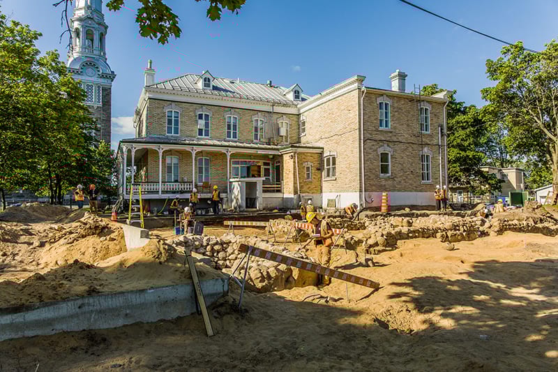 Residential area, Public space, Sky, Building, Window, Tree, Neighbourhood