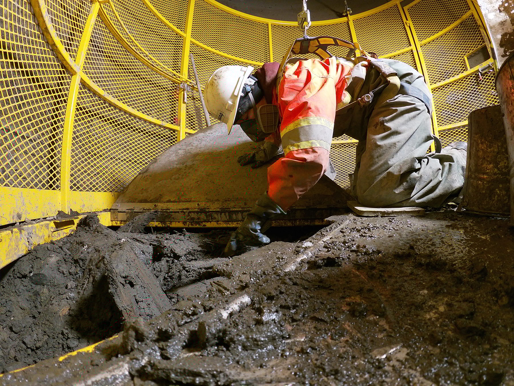 Automotive tire, Construction worker, Helmet, Asphalt
