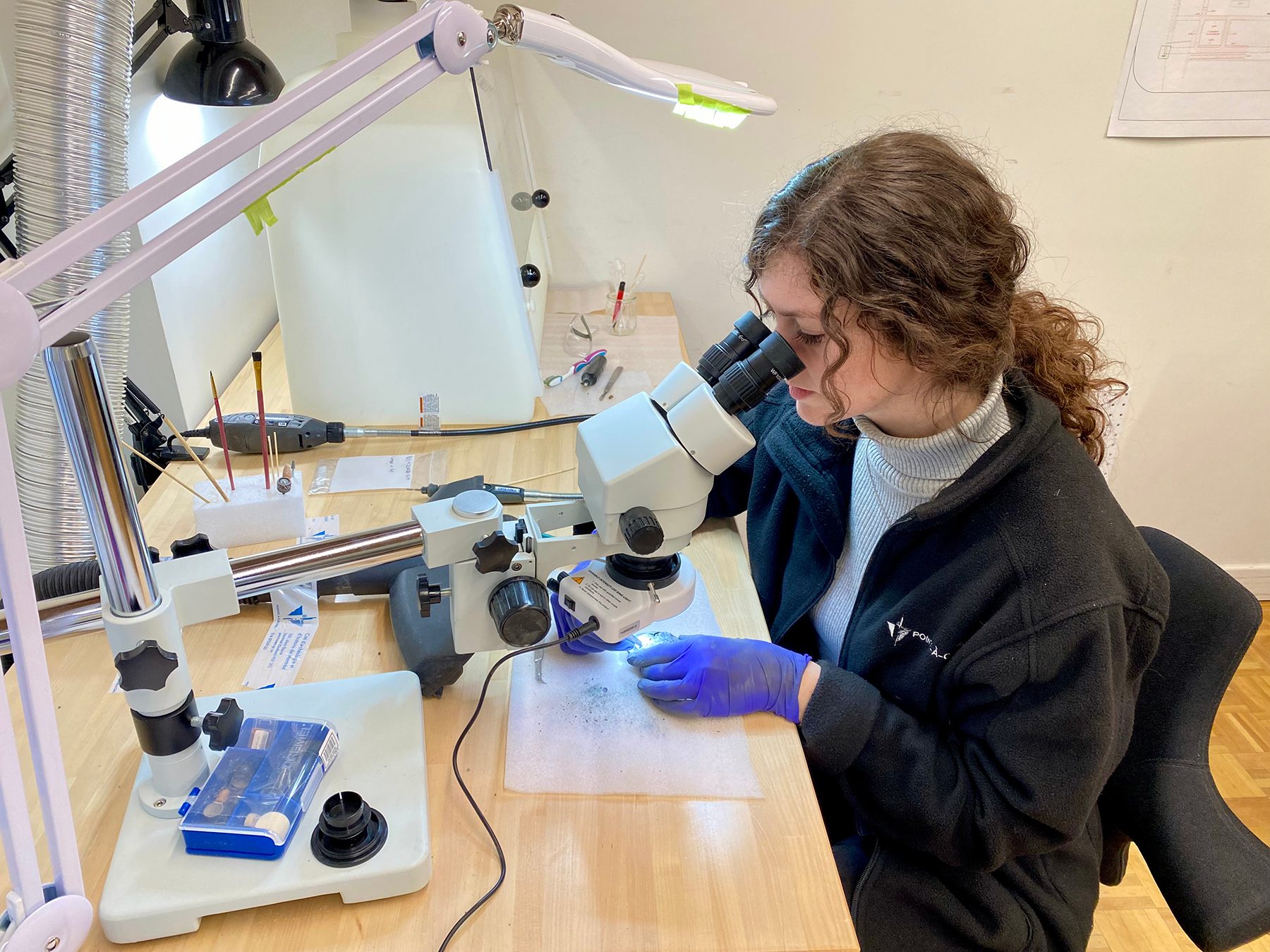 Scientific instrument, Safety glove, Laboratory equipment, Research, Table, Microscope, Scientist, Optometry