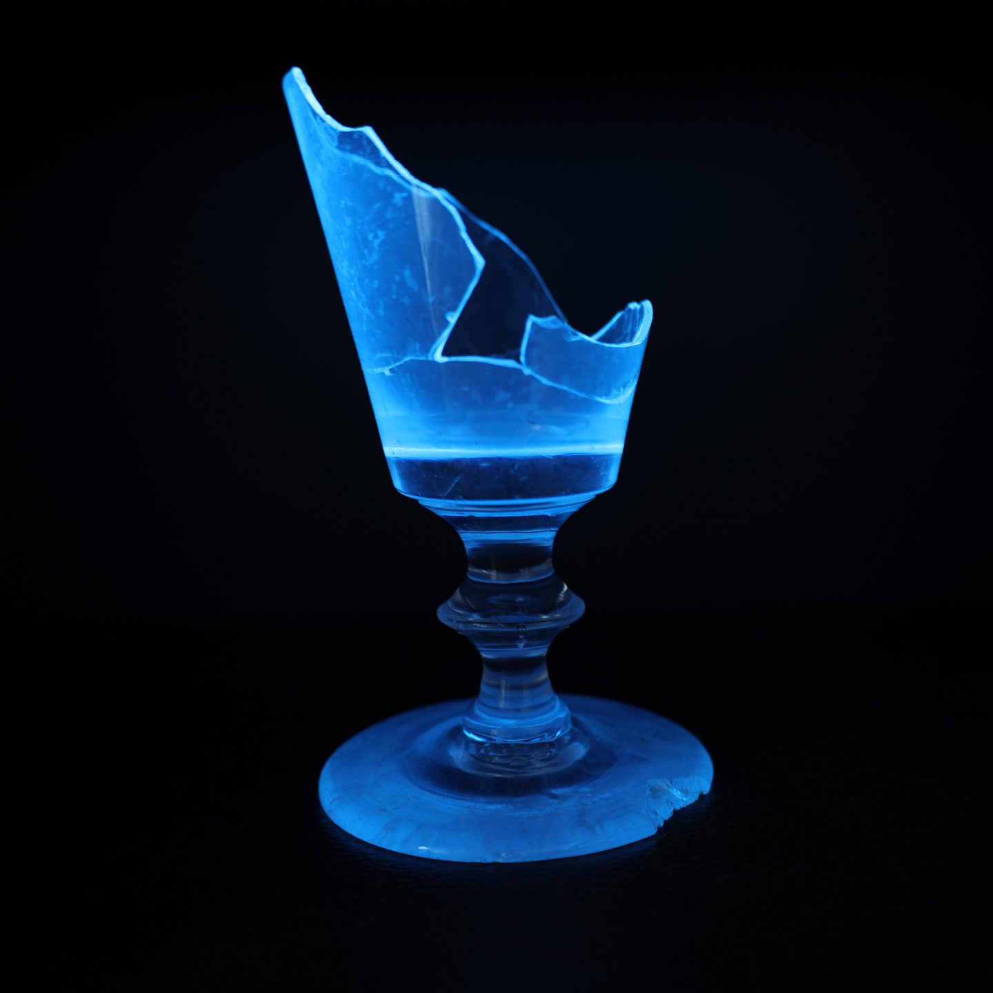 Drinkware, Tableware, Stemware, Liquid, Barware, Fluid, Gesture