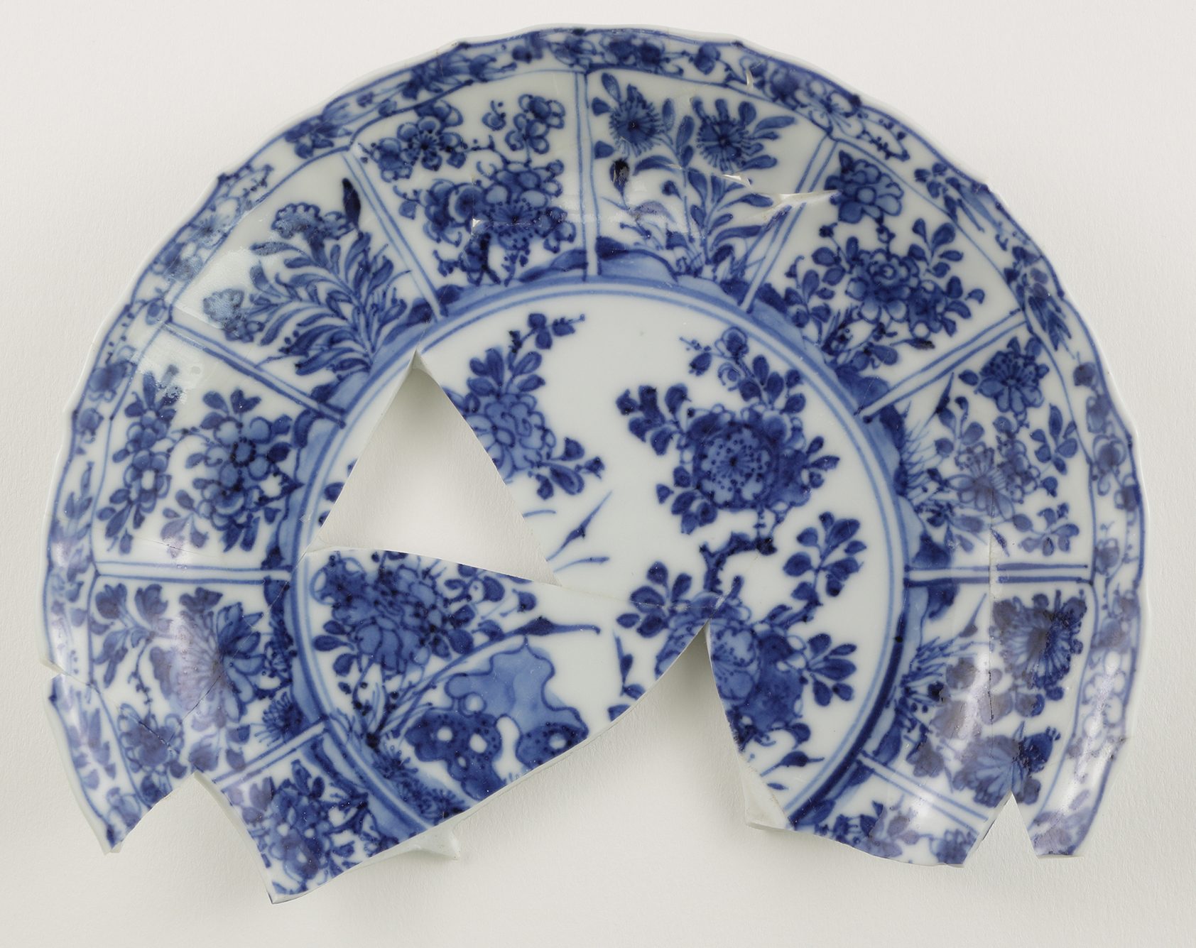Blue and white porcelain, Creative arts, Tableware, Plant, Dishware, Plate, Serveware, Drinkware, Cup