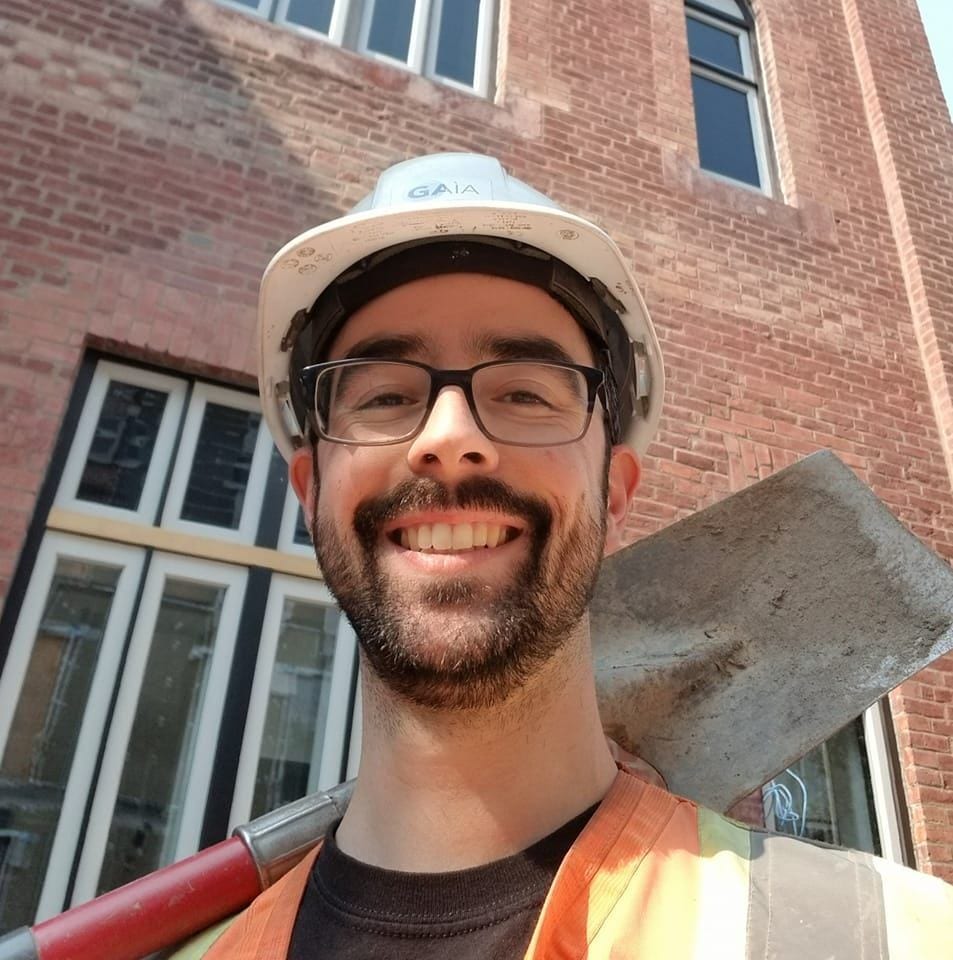 Vision care, Forehead, Glasses, Smile, Head, Chin, Hairstyle, Daytime, Window, Building