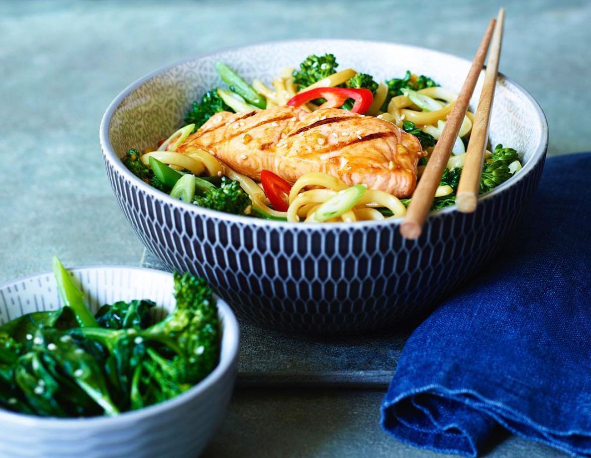 Staple food, Leaf vegetable, Tableware, Ingredient, Recipe, Dishware, Cuisine, Dish, Noodle