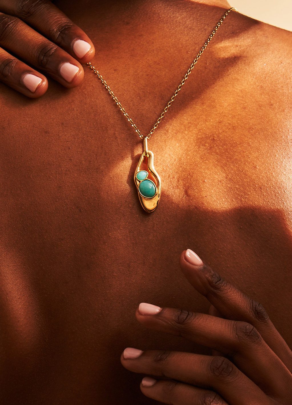 Body jewelry, Hand, Sunglasses, Neck, Finger, Gesture, Chest, Eyewear, Thumb