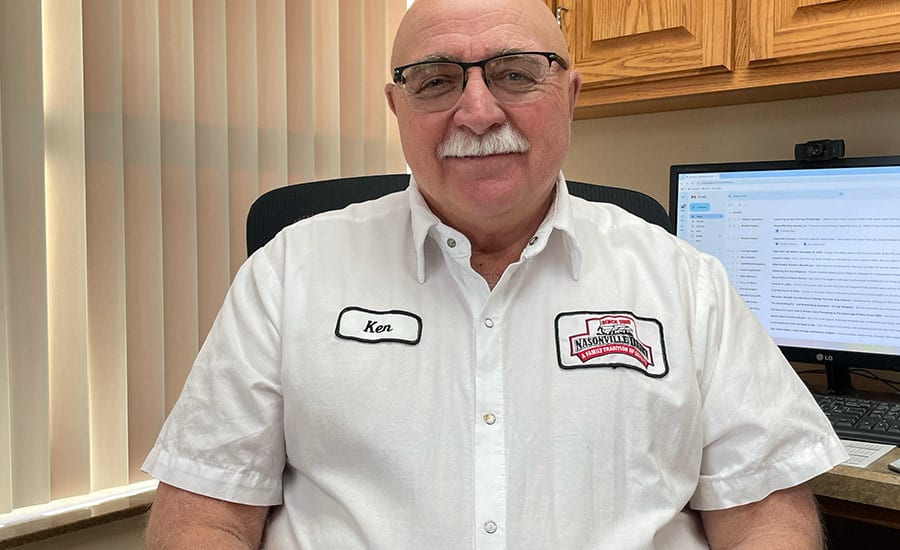 Vision Care, Facial expression, Dress shirt, Eyewear, Glasses, Jaw, Smile, Tooth, Muscle