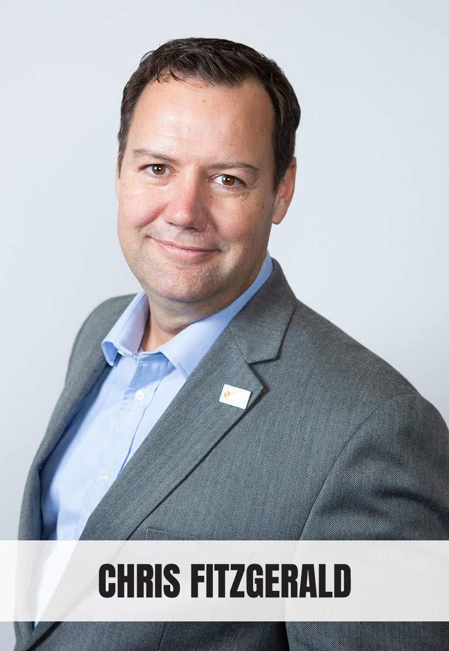 Dress shirt, Forehead, Smile, Jaw, Neck, Sleeve, Collar, Suit