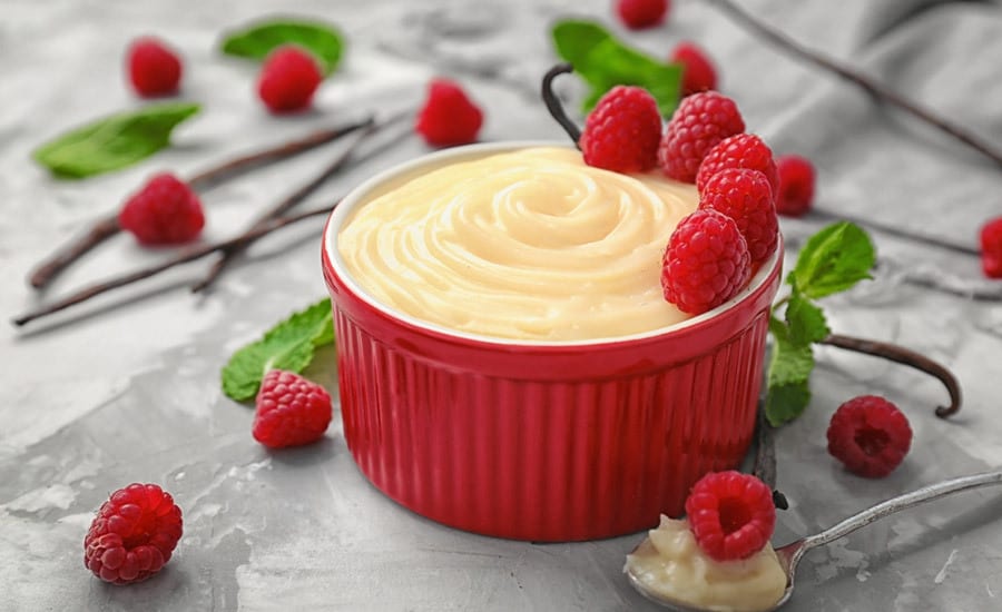 Cake decorating, Food, Fruit, Ingredient, Recipe, Strawberry, Cuisine, Strawberries, Berry