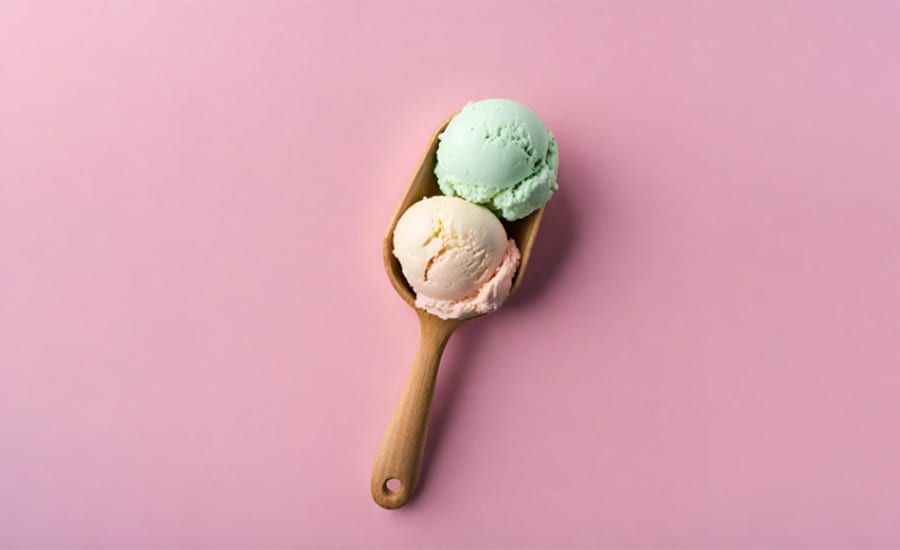 Pistachio ice cream, Kitchen utensil, Food, Ingredient, Gesture, Macaroon, Gelato, Cuisine