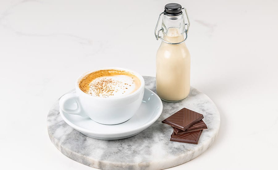 Coffee cup, Tableware, Food, Drinkware, Dishware, Liquid, Ingredient, Saucer, Serveware