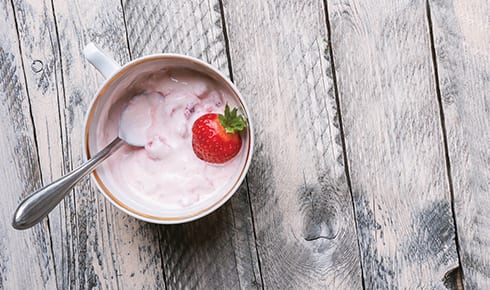 Kitchen utensil, Natural foods, Food, Tableware, Dishware, Ingredient, Strawberry, Fruit, Recipe, Serveware