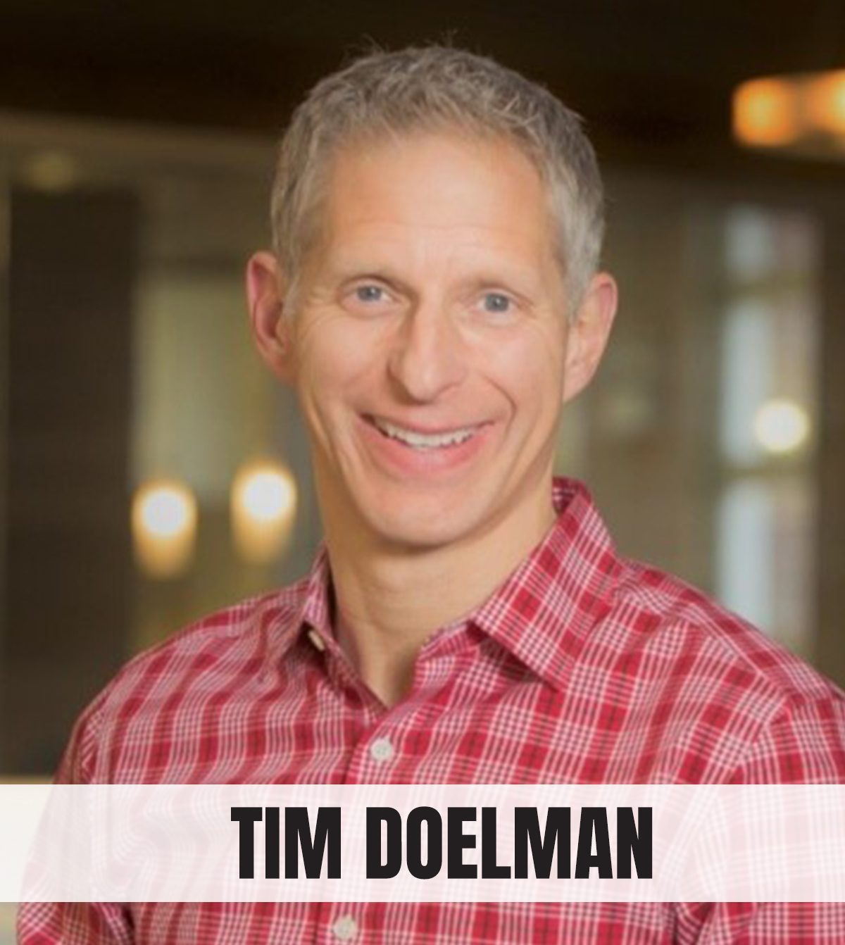 Facial expression, Forehead, Smile, Chin, Shirt, Eyebrow, Jaw, Sleeve, Happy, T-shirt