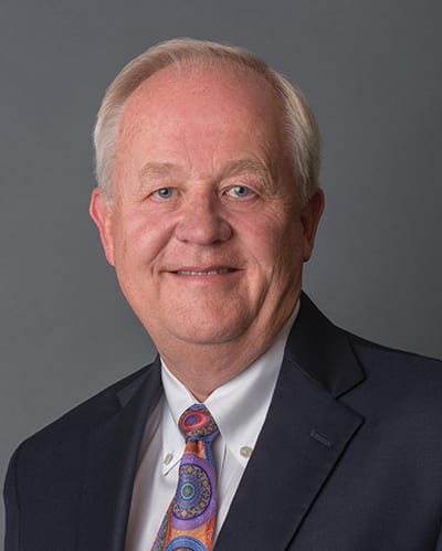Dress shirt, Forehead, Smile, Tie, Collar, Suit