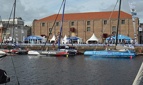 Mode of transport, Water, Boat, Watercraft, Cloud, Building, Window, Sky, Mast, Lake