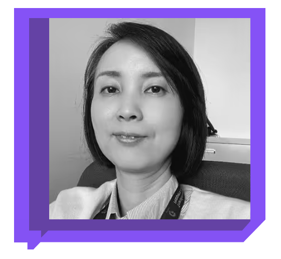 Flash photography, Forehead, Lip, Smile, Chin, Eyebrow, Eyelash, Jaw, Iris, Happy