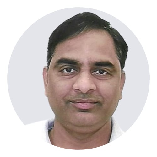 Forehead, Nose, Cheek, Eyelash, Jaw, Sleeve, Gesture, Smile, Collar