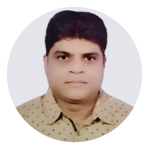 Facial expression, Forehead, Nose, Chin, Outerwear, Eyebrow, Hairstyle, Neck, Eyelash, Cap