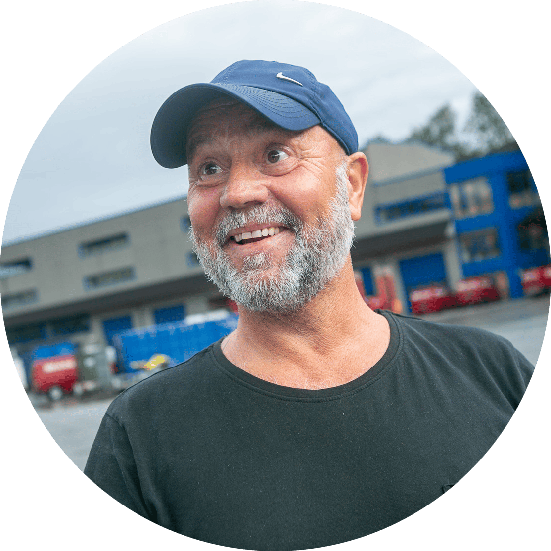 Cricket cap, Smile, Beard, Jaw, Neck, Sleeve, T-shirt, Grey, Eyewear