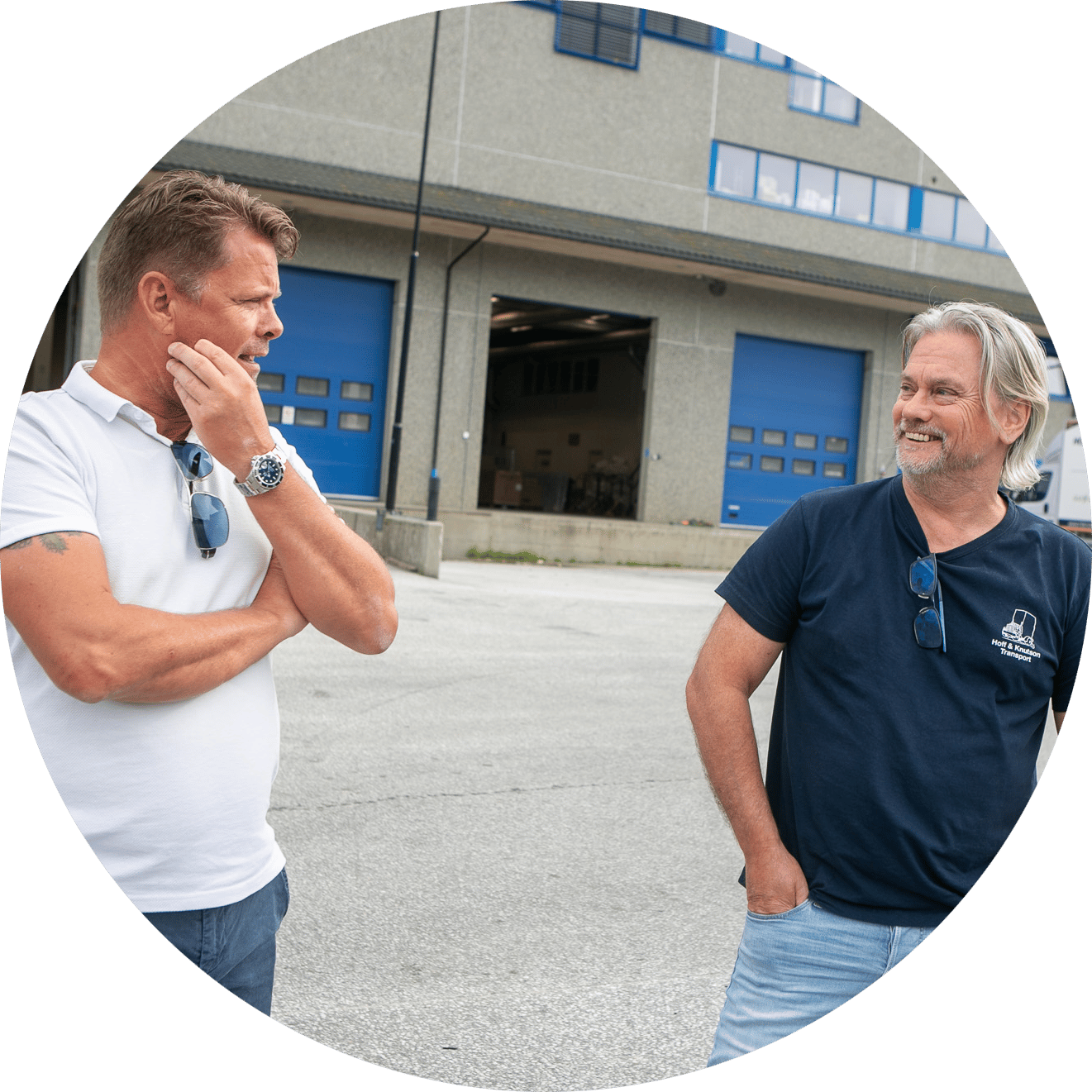 Joint, Jeans, Shoulder, Muscle, Sleeve, Gesture, Window, Elbow, Smile